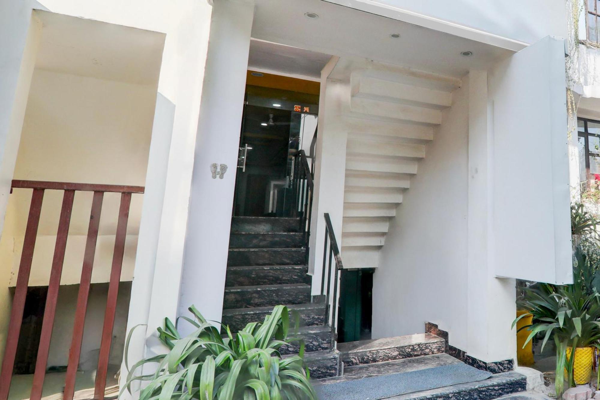 Super Hotel O Insaf Nagar Munshipuliya Formerly Vibrant Chinhat Exterior foto